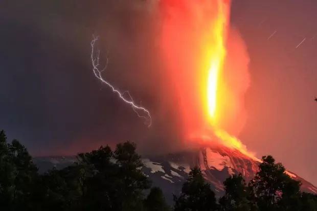 智利比亚里卡火山喷发预警升级