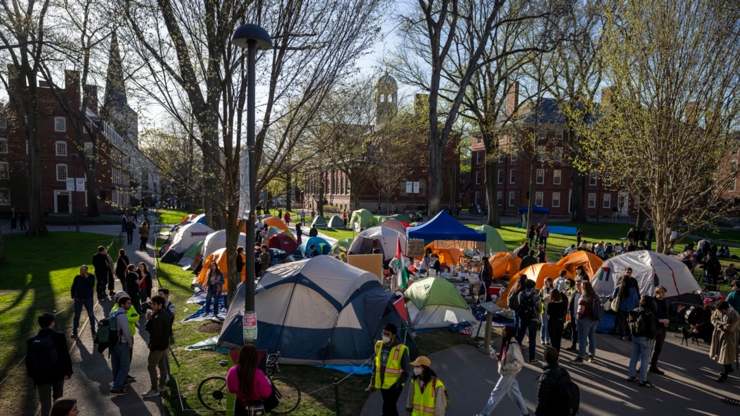 哈佛大学同意讨论中东冲突后学生结束抗议活动