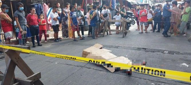 马尼拉一男子当街遭枪杀身亡，大量路人围观