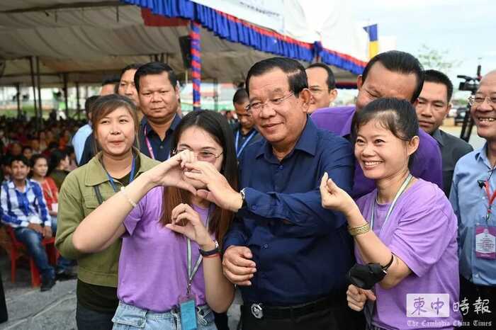 柬埔寨人民党许诺提高工资福利 巩固成衣女工铁票