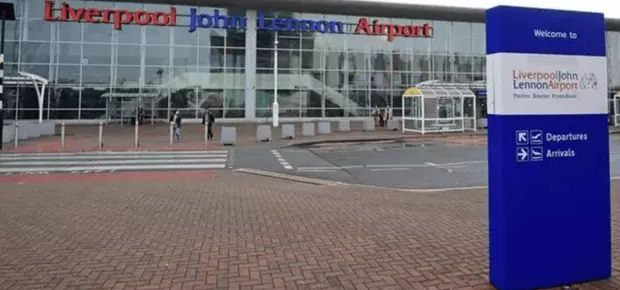 英国利物浦机场因停电导致多个航班延误